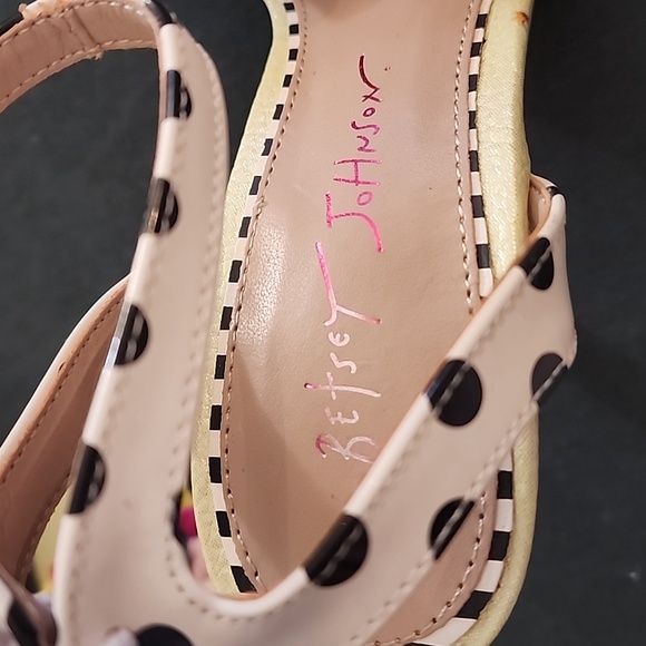 Betsey Johnson heels size 6, "Wycker" yellow multi.  New - Picture 5 of 7